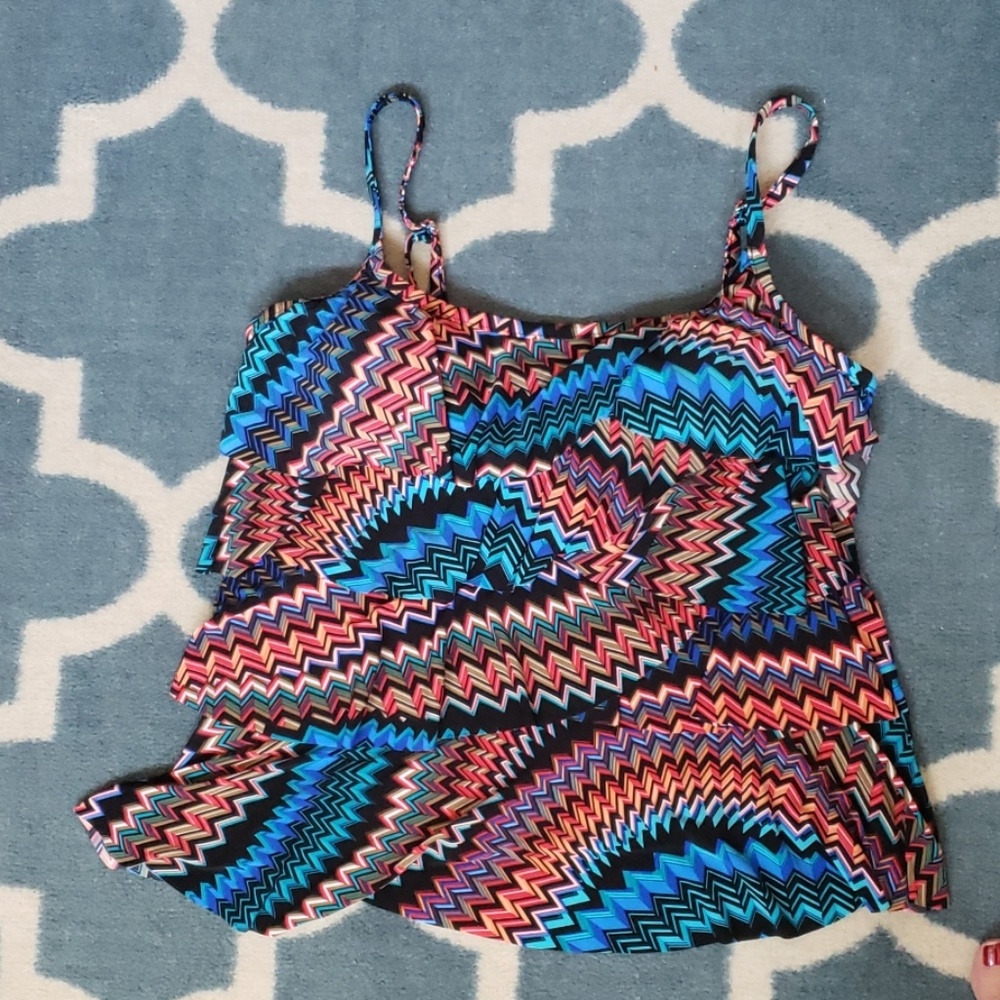 BOUTIQUE Swimsuit Top (GUC)